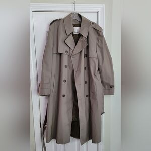 London Fog Mens Trench Coat. Size 42 Reg